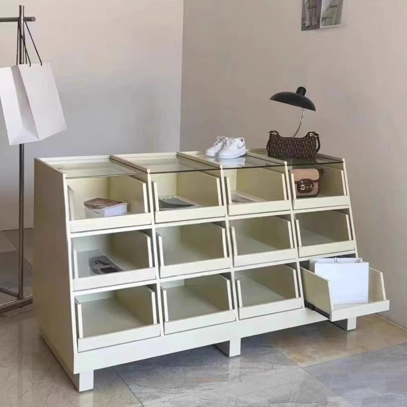 Furniture Hardware Stores - Loja de Roupas Infantis Nakajima, Mesa